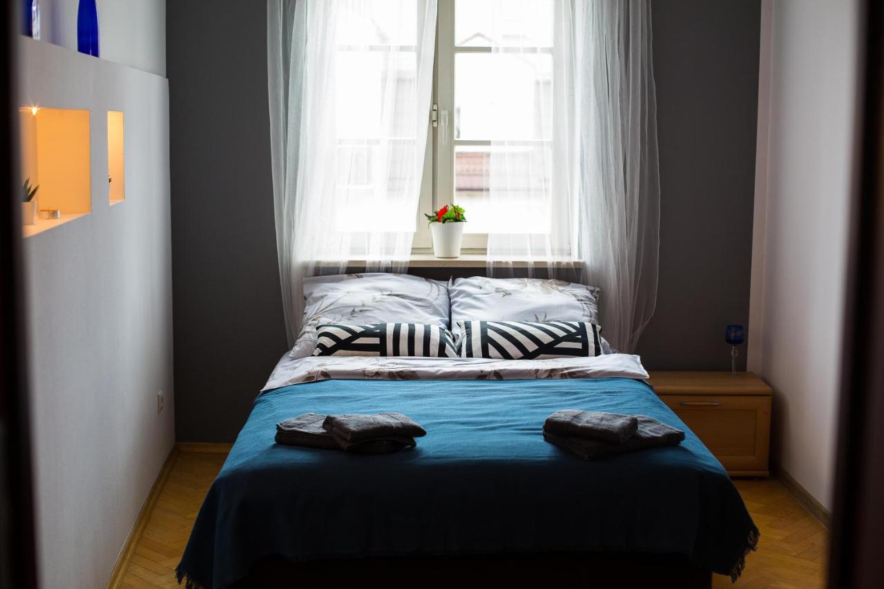 V Hostel Warschau Buitenkant foto